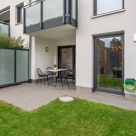 Nexstay Mit Terrasse & Parkplatz Fuer 4
