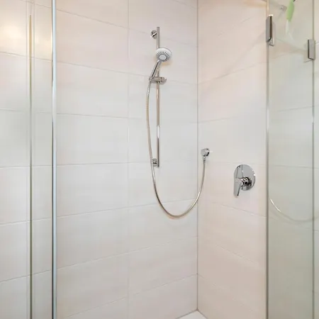 Nexstay Mit Terrasse & Parkplatz Fuer 4 Apartment *