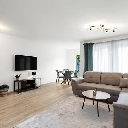 Nexstay Mit Terrasse & Parkplatz Fuer 4 *