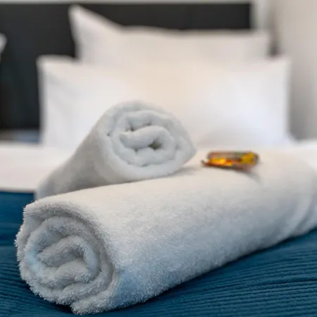 Apartment Nexstay Mit Terrasse & Parkplatz Fuer 4 *