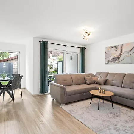Apartment Nexstay Mit Terrasse & Parkplatz Fuer 4 *