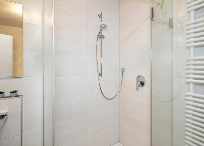 Nexstay Mit Terrasse & Parkplatz Fuer 4 Apartment *